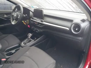 2020 Kia Forte LXS z VIN 3KPF24AD4LE184223, wystawiony jako IAAI lot #41564698 z przebiegiem 32 683 mil mil oraz . Historia ofert i sprzedaży dostępna na DreamBid. Obrazek 5.
