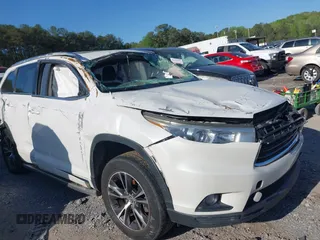 2016 Toyota Highlander XLE z VIN 5TDKKRFH9GS172801, wystawiony jako IAAI lot #41977342 z przebiegiem 224 275 mil mil oraz . Historia ofert i sprzedaży dostępna na DreamBid. Obrazek 1.