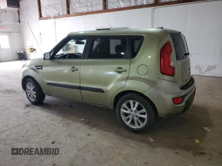 2013 Kia Soul + z VIN KNDJT2A61D7496157, wystawiony jako Copart lot #49420285 z przebiegiem Nie podano mil oraz Szkoda całkowita • Salvage title. Historia ofert i sprzedaży dostępna na DreamBid. Obrazek 2.