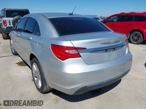 2012 Chrysler 200 Touring z VIN 1C3CCBBB1CN206356, wystawiony jako IAAI lot #41599679 z przebiegiem 286 239 mil mil oraz . Historia ofert i sprzedaży dostępna na DreamBid. Obrazek 3.