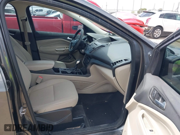 2018 Ford Escape SE z VIN 1FMCU9G98JUC13620, wystawiony jako IAAI lot #42011272 z przebiegiem 71 677 mil mil oraz . Historia ofert i sprzedaży dostępna na DreamBid. Obrazek 5.