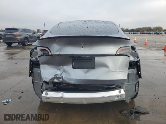 2024 Tesla Model Y Performance with VIN 7SAYGDEF4RA326613, listed as a Copart auction lot 83467394 with 2,260 mi miles and Clean Title. Bid and sale history available at DreamBid. Image 6.