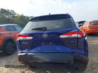 2022 Toyota Corolla Cross LE z VIN 7MUCAAAG6NV018136, wystawiony jako IAAI lot #41863545 z przebiegiem 40 239 mil mil oraz . Historia ofert i sprzedaży dostępna na DreamBid. Obrazek 16.
