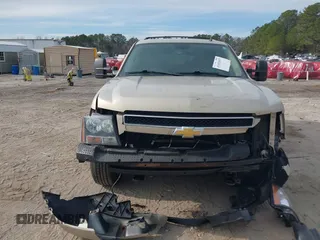 2008 Chevrolet Suburban Commercial with VIN 3GNGK26K98G207580, listed as a IAAI auction lot 41652697 with 262,677 mi miles. Bid and sale history available at carsss.com. Image 6.