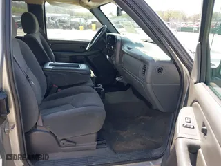 2005 Chevrolet Silverado 1500 LS with VIN 2GCEC19T251378588, listed as a IAAI auction lot 41910576 with 1 mi miles. Bid and sale history available at carsss.com. Image 5.