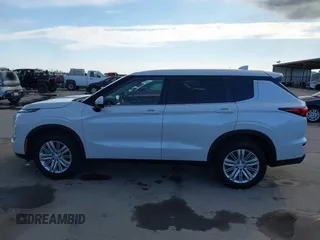2024 Mitsubishi Outlander ES z VIN JA4J3UA85RZ004684, wystawiony jako IAAI lot #41289047 z przebiegiem 18 819 mil mil oraz . Historia ofert i sprzedaży dostępna na DreamBid. Obrazek 14.