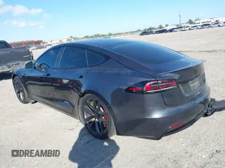 2023 Tesla Model S Plaid с VIN 5YJSA1E62PF530538, выставлен на аукционе IAAI как лот 41553415 с пробегом 31 392 миль миль и . История ставок и продаж доступна на DreamBid. Изображение 3.
