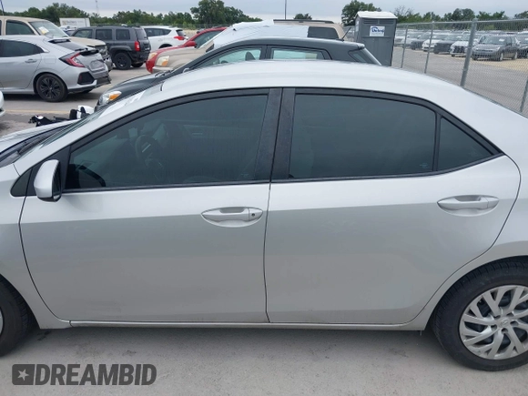 2018 Toyota Corolla L z VIN 5YFBURHE7JP822870, wystawiony jako IAAI lot #42318344 z przebiegiem 118 519 mil mil oraz . Historia ofert i sprzedaży dostępna na DreamBid. Obrazek 14.