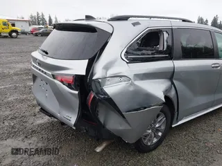 2021 Toyota Sienna XLE with VIN 5TDJSKFC8MS037697, listed as a IAAI auction lot 41711070 with 29,198 mi miles. Bid and sale history available at carsss.com. Image 6.