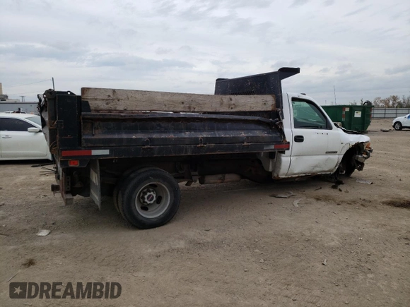 2006 GMC Sierra 3500 WT z VIN 1GDJK34U56E167281, wystawiony jako Copart lot #76955914 z przebiegiem 197 351 mil mil oraz Szkody całkowita. Historia ofert i sprzedaży dostępna na DreamBid. Obrazek 3.