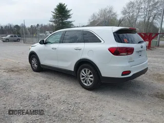 2020 Kia Sorento S z VIN 5XYPG4A52LG622321, wystawiony jako IAAI lot #41790301 z przebiegiem 155 766 mil mil oraz . Historia ofert i sprzedaży dostępna na DreamBid. Obrazek 3.