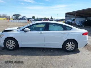 2019 Ford Fusion SE with VIN 3FA6P0HD6KR201777, listed as a IAAI auction lot 41615610 with 93,989 mi miles. Bid and sale history available at carsss.com. Image 14.