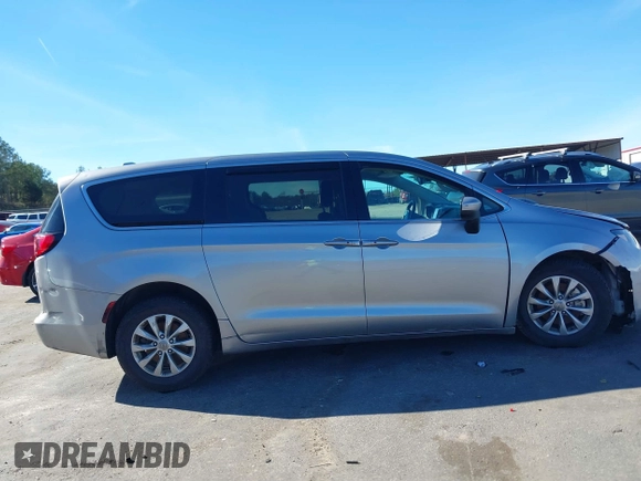 2017 Chrysler Pacifica Touring with VIN 2C4RC1DG1HR519085, listed as a IAAI auction lot 41053786 with 269,605 mi miles and . Bid and sale history available at DreamBid. Image 13.