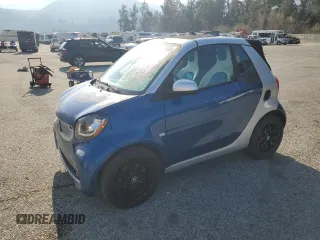 2017 Smart fortwo Passion with VIN WMEFK5DA8HK144708, listed as a Copart auction lot 42823025 with 63,481 mi miles and Salvage title. Bid and sale history available at DreamBid. Image 1.