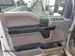 2019 Ford F-250 XL z VIN 1FT7W2B66KEC90809, wystawiony jako IAAI lot #42845140 z przebiegiem 204 526 mil mil oraz . Historia ofert i sprzedaży dostępna na DreamBid. Obrazek 33.