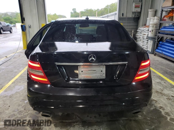 2013 Mercedes-Benz C 300 Sport z VIN WDDGF8AB0DR288122, wystawiony jako Copart lot #55216405 z przebiegiem 158 303 mil mil oraz Szkoda całkowita • Salvage title. Historia ofert i sprzedaży dostępna na DreamBid. Obrazek 6.