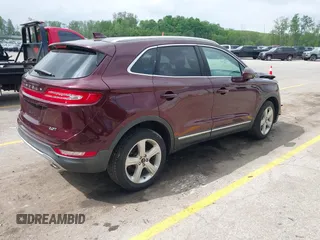 2018 Lincoln MKC Premiere z VIN 5LMCJ1C98JUL30207, wystawiony jako IAAI lot #42275853 z przebiegiem 51 206 mil mil oraz . Historia ofert i sprzedaży dostępna na DreamBid. Obrazek 4.