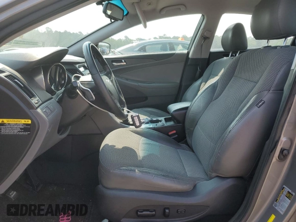 2013 Hyundai Sonata SE z VIN 5NPEC4AC2DH557370, wystawiony jako Copart lot #59120895 z przebiegiem 180 932 mil mil oraz Szkoda całkowita • Salvage title. Historia ofert i sprzedaży dostępna na DreamBid. Obrazek 7.