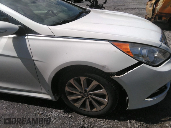 2014 Hyundai Sonata SE with VIN 5NPEC4AC3EH896740, listed as a IAAI auction lot 40032340 with 131,394 mi miles and . Bid and sale history available at DreamBid. Image 6.