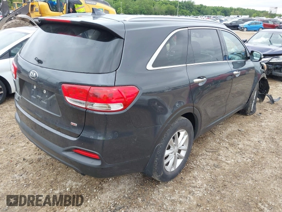 2017 Kia Sorento LX z VIN 5XYPG4A33HG274938, wystawiony jako IAAI lot #42341796 z przebiegiem 153 168 mil mil oraz . Historia ofert i sprzedaży dostępna na DreamBid. Obrazek 4.