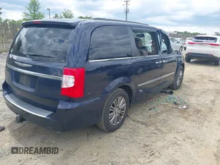2014 Chrysler Town & Country Touring L z VIN 2C4RC1CG6ER200200, wystawiony jako IAAI lot #42347631 z przebiegiem 201 841 mil mil oraz . Historia ofert i sprzedaży dostępna na DreamBid. Obrazek 4.