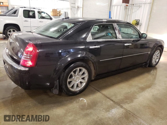 2005 Chrysler 300 C z VIN 2C3JA63H55H119210, wystawiony jako Copart lot #54727045 z przebiegiem 148 202 mil mil oraz Szkoda całkowita • Salvage title. Historia ofert i sprzedaży dostępna na DreamBid. Obrazek 3.
