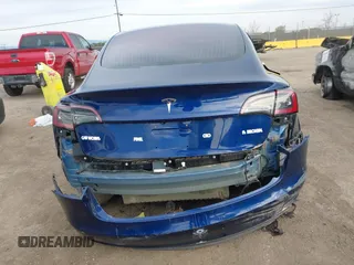 2018 Tesla Model 3 Long Range Battery z VIN 5YJ3E1EA3JF043451, wystawiony jako IAAI lot #41529214 z przebiegiem 65 375 mil mil oraz . Historia ofert i sprzedaży dostępna na DreamBid. Obrazek 17.