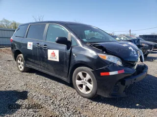 2019 Toyota Sienna L with VIN 5TDZZ3DC3KS012002, listed as a Copart auction lot 53490415 with 140,226 mi miles and Clean Title. Bid and sale history available at carsss.com. Image 4.