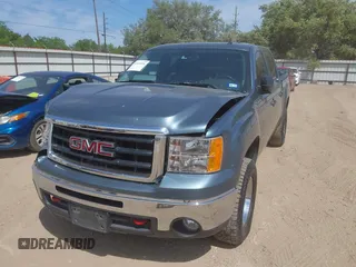 2010 GMC Sierra 1500 SLE z VIN 3GTRKVE35AG209183, wystawiony jako IAAI lot #42064516 z przebiegiem Nie podano mil oraz . Historia ofert i sprzedaży dostępna na DreamBid. Obrazek 17.