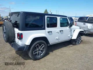 2024 Jeep Wrangler Willys z VIN 1C4RJXN60RW225250, wystawiony jako IAAI lot #42333989 z przebiegiem 35 893 mil mil oraz . Historia ofert i sprzedaży dostępna na DreamBid. Obrazek 4.