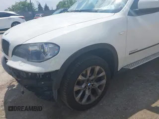 2011 BMW X5 35i z VIN 5UXZV4C55BL739890, wystawiony jako IAAI lot #42268402 z przebiegiem 82 719 mil mil oraz . Historia ofert i sprzedaży dostępna na DreamBid. Obrazek 21.