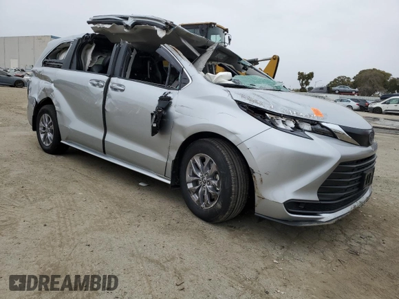 2024 Toyota Sienna LE with VIN 5TDKRKEC6RS194217, listed as a Copart auction lot 45793775 with 71,615 mi miles and Salvage Title. Bid and sale history available at carsss.com. Image 4.