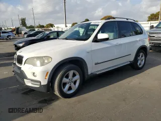 2008 BMW X5 3.0si z VIN 5UXFE43518L003380, wystawiony jako Copart lot #51858125 z przebiegiem 211 707 mil mil oraz Szkoda całkowita • Salvage title. Historia ofert i sprzedaży dostępna na DreamBid. Obrazek 1.