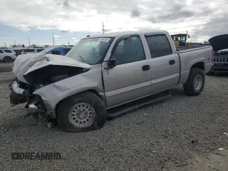 2004 GMC Sierra 1500 SLE z VIN 2GTEK13T041356390, wystawiony jako Copart lot #47985735 z przebiegiem Nie podano mil oraz Szkoda całkowita • Salvage title. Historia ofert i sprzedaży dostępna na DreamBid. Obrazek 1.