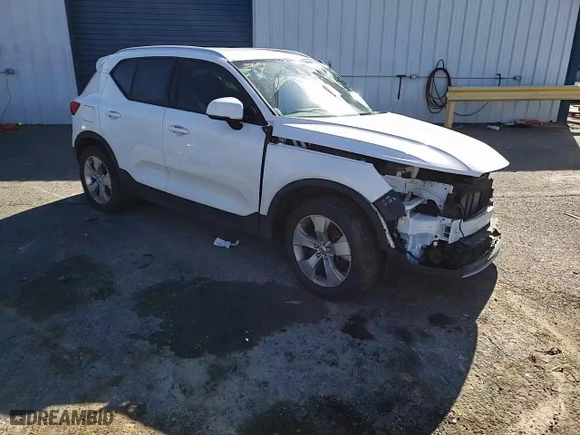 2020 Volvo XC40 Momentum with VIN YV4AC2HK5L2226439, listed as a Copart auction lot 73108702 with 31,837 mi miles. Bid and sale history available at carsss.com. Image 12.