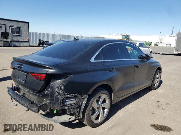 2024 Audi A3 Premium z VIN WAUAUDGYXRA042434, wystawiony jako Copart lot #47399065 z przebiegiem 9378 mil mil oraz Szkoda całkowita • Salvage title. Historia ofert i sprzedaży dostępna na DreamBid. Obrazek 3.