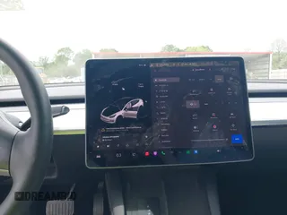 2021 Tesla Model 3 Long Range z VIN 5YJ3E1EB1MF975824, wystawiony jako IAAI lot #42146968 z przebiegiem 97 570 mil mil oraz . Historia ofert i sprzedaży dostępna na DreamBid. Obrazek 19.