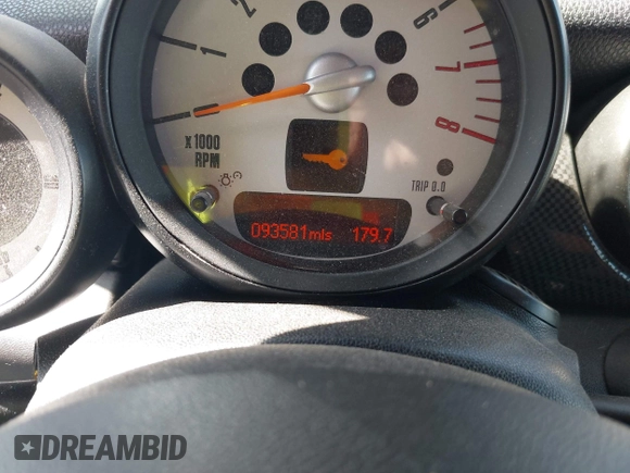 2014 MINI Convertible S z VIN WMWZP3C53ET706796, wystawiony jako IAAI lot #42363811 z przebiegiem 93 581 mil mil oraz . Historia ofert i sprzedaży dostępna na DreamBid. Obrazek 15.