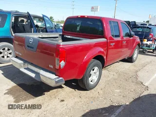 2008 Nissan Frontier SE z VIN 1N6AD07UX8C445256, wystawiony jako IAAI lot #42268253 z przebiegiem 174 692 mil mil oraz . Historia ofert i sprzedaży dostępna na DreamBid. Obrazek 4.
