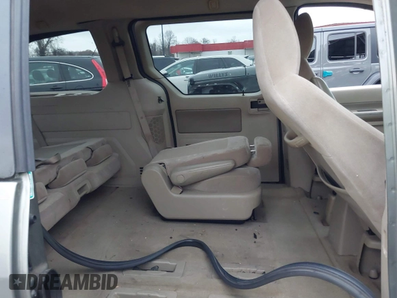 2005 Ford Freestar SE z VIN 2FMZA51625BA54311, wystawiony jako IAAI lot #41120117 z przebiegiem 139 647 mil mil oraz . Historia ofert i sprzedaży dostępna na DreamBid. Obrazek 8.