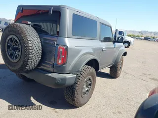 2021 Ford Bronco z VIN 1FMDE5CP3MLB06340, wystawiony jako IAAI lot #41681167 z przebiegiem 28 520 mil mil oraz . Historia ofert i sprzedaży dostępna na DreamBid. Obrazek 4.
