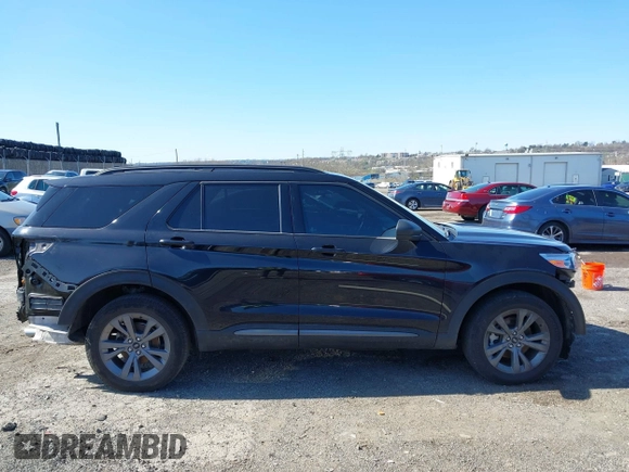 2021 Ford Explorer XLT with VIN 1FMSK8DH4MGC10613, listed as a IAAI auction lot 41932950 with 1,111 mi miles. Bid and sale history available at carsss.com. Image 13.