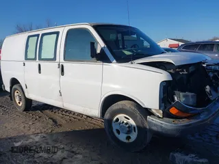2007 Chevrolet Express Cargo Van with VIN 1GCGG25V571105406, listed as a IAAI auction lot 41176630 with 134,630 mi miles. Bid and sale history available at carsss.com. Image 13.