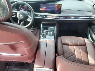2023 BMW 7 Series 760i xDrive z VIN WBA33EJ00PCM58207, wystawiony jako Copart lot #41809425 z przebiegiem 10 658 mil mil oraz Szkoda całkowita • Salvage title. Historia ofert i sprzedaży dostępna na DreamBid. Obrazek 8.