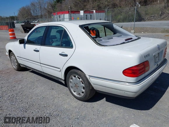 1999 Mercedes-Benz E-Class with VIN WDBJF82H4XX025925, listed as a IAAI auction lot 41839398 with 238,583 mi miles. Bid and sale history available at carsss.com. Image 3.