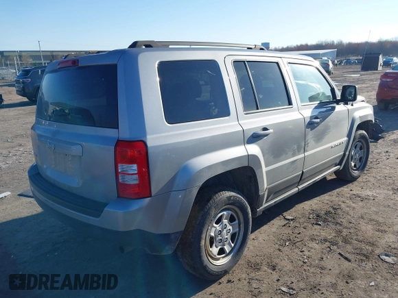 2016 Jeep Patriot Sport with VIN 1C4NJRBB1GD719198, listed as a IAAI auction lot 41987326 with 155,886 mi miles and . Bid and sale history available at carsss.com. Image 4.