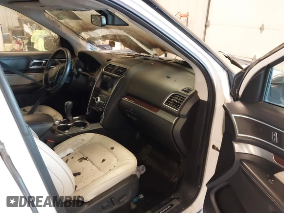 2019 Ford Explorer Platinum z VIN 1FM5K8HT3KGA95592, wystawiony jako IAAI lot #42167140 z przebiegiem Nie podano mil oraz . Historia ofert i sprzedaży dostępna na DreamBid. Obrazek 5.