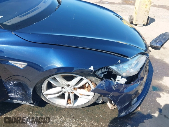2014 Tesla Model S 60 with VIN 5YJSA1H11EFP47897, listed as a IAAI auction lot 41802285 with Not Provided miles and . Bid and sale history available at DreamBid. Image 6.