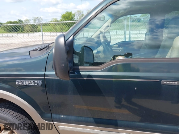 2002 Ford Excursion Limited с VIN 1FMNU43S42ED22009, выставлен на аукционе IAAI как лот 42850001 с пробегом 132 395 миль миль и . История ставок и продаж доступна на DreamBid. Изображение 18.