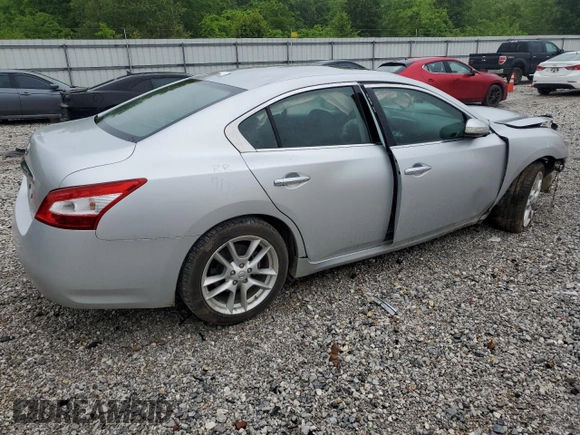 2009 Nissan Maxima S z VIN 1N4AA51E59C809004, wystawiony jako Copart lot #55623395 z przebiegiem 104 300 mil mil oraz Szkoda całkowita • Salvage title. Historia ofert i sprzedaży dostępna na DreamBid. Obrazek 3.